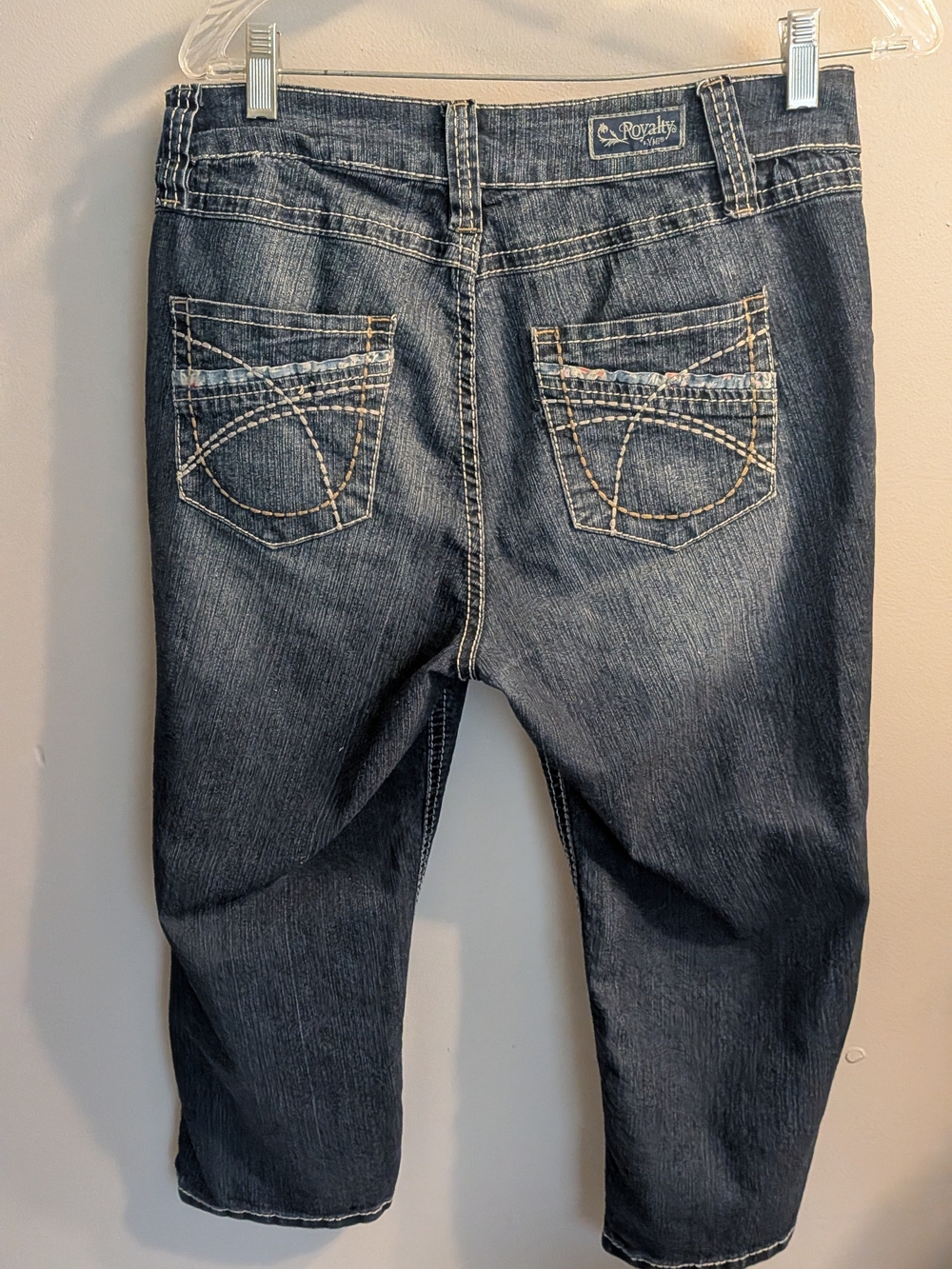 Royalty by YMI Dark Wash Denim Capris Floral Waistband Size 7 / 28